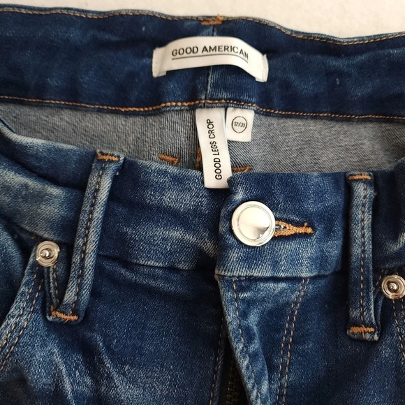 Good American Good Legs Crop Jean In Blue377 - Picture 8 of 13